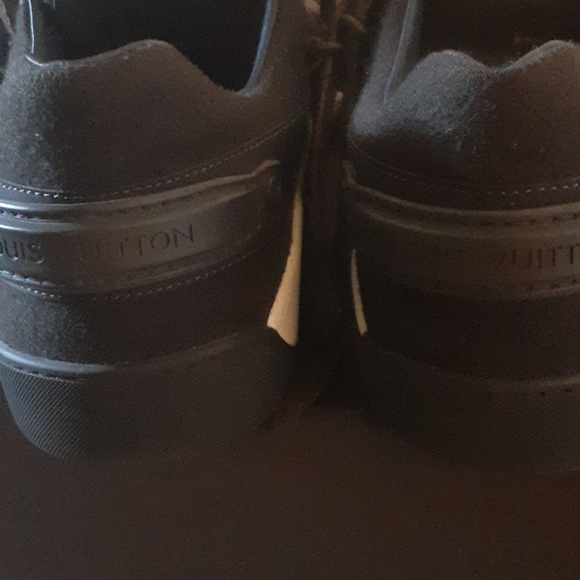 Louis Vuitton sneakers - Picture 3 of 4